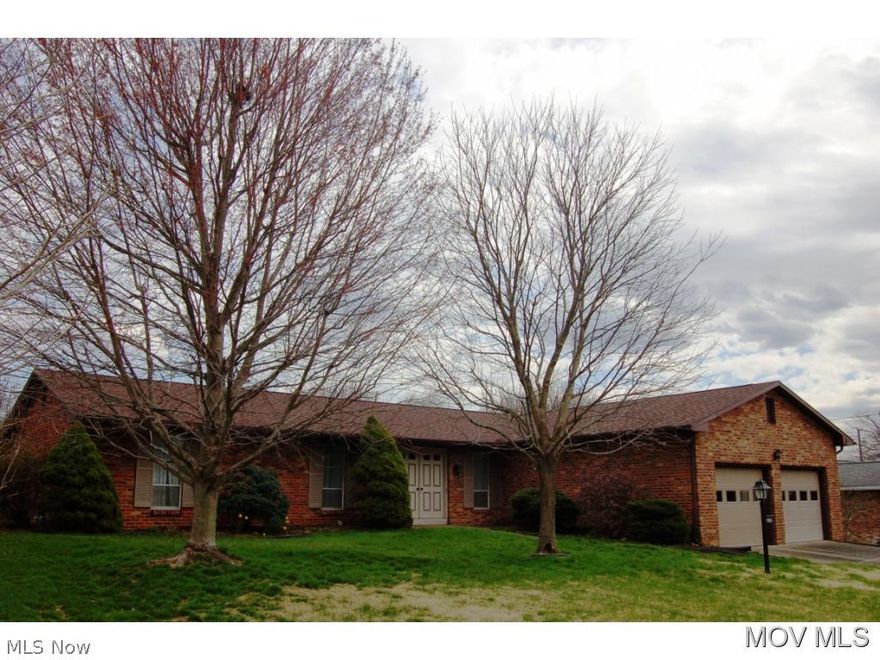 Great opportunity to get into a brick ranch on Nolan Circle! Large room sizes, terrific screened porch, family room with fireplace, formal dining room with chandelier, wide entry with flagstone floor and large closets, formal living room with picture window, 4 bedrooms and 2 full baths. Rec room in lower level for additional living space.  Elem: Putnam Elementary School  Elem/Bus: Y  JrHigh: Marietta Middle School School  JrHigh/Bus: Y  High: Marietta High School  High/Bus: Y  Fire: VOL  Police: SHF  PossFreeGas: N  ;SQFT=Fin L1:2294, Fin Bsmt:500, Fin Above:2294, Fin Total:2794, Unfin Bsmt:100, Unfin Above:100;GAR= 2 Car Att, Opener(s);PRKG= Off Street