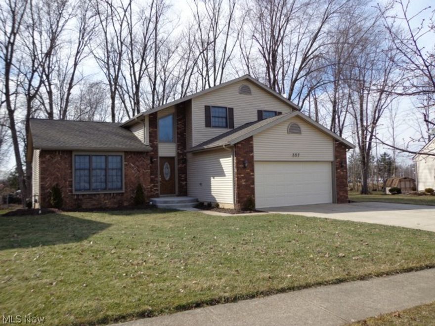 Beautiful colonial..Nothing to do but move in. Newer kitchen and baths, newer roof, windows, floor coverings, furnace and deck.
Note the lot size..