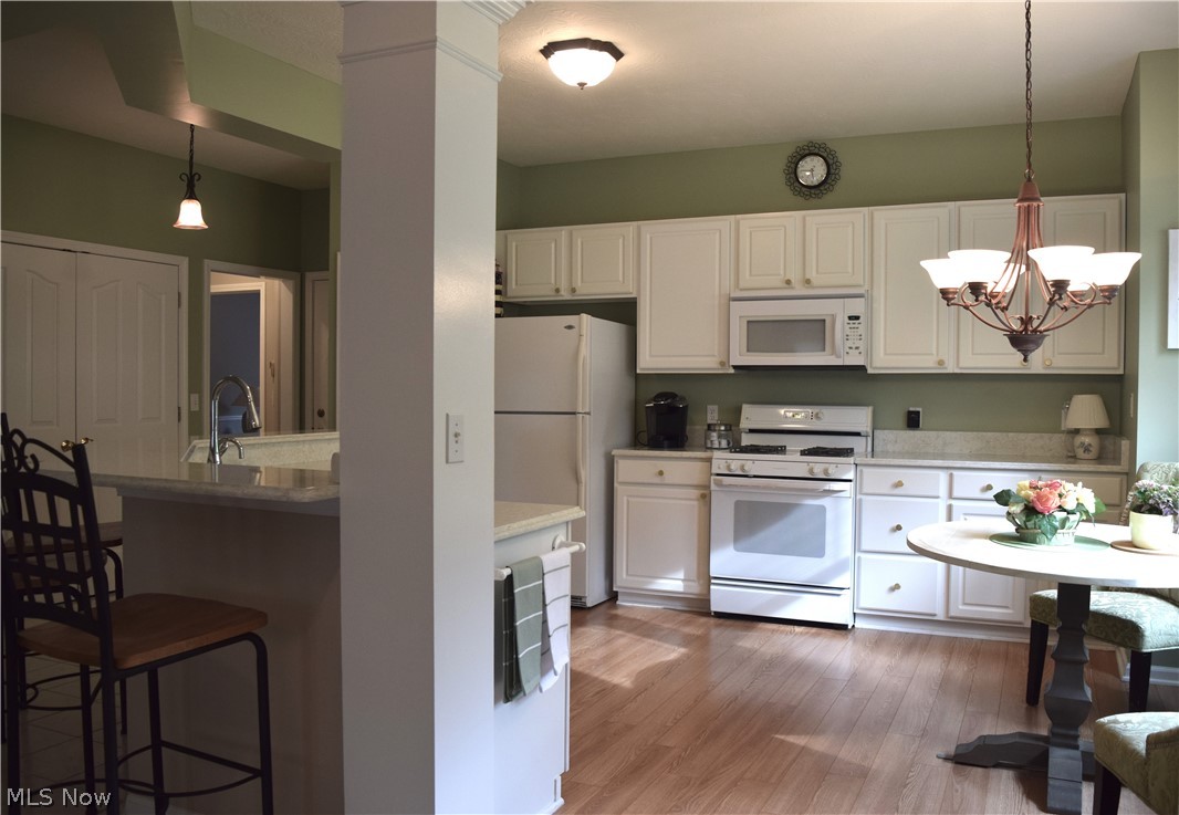 Country Club Village Ph 01 Clstr De - Residential