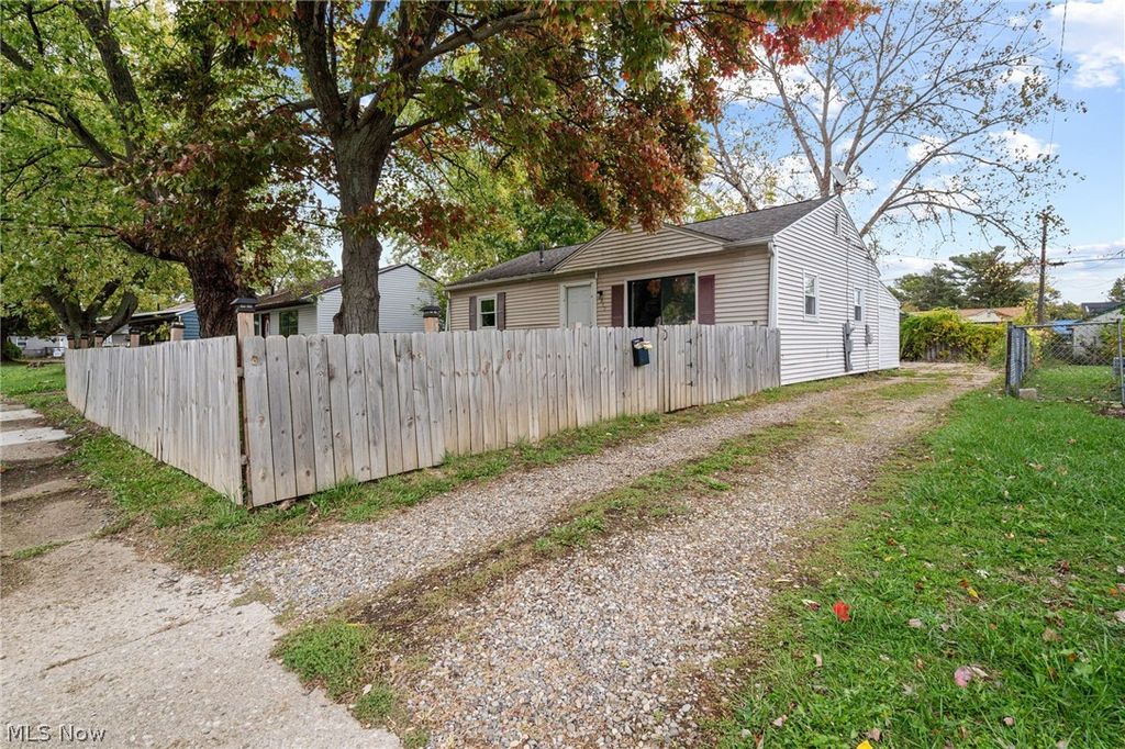 Photo of 2012 Endrow Avenue NE, Canton, OH 44705 (MLS # 5199073)