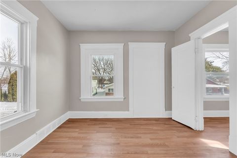 Tiny photo for 3992 E 26th Street #2/UP, Newburgh Heights, OH 44105 (MLS # 5187709)