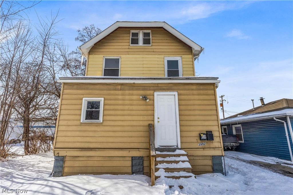 Photo of 3992 E 26th Street #2/UP, Newburgh Heights, OH 44105 (MLS # 5187709)