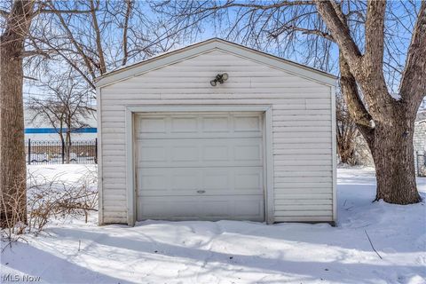 Tiny photo for 3992 E 26th Street #2/UP, Newburgh Heights, OH 44105 (MLS # 5187709)