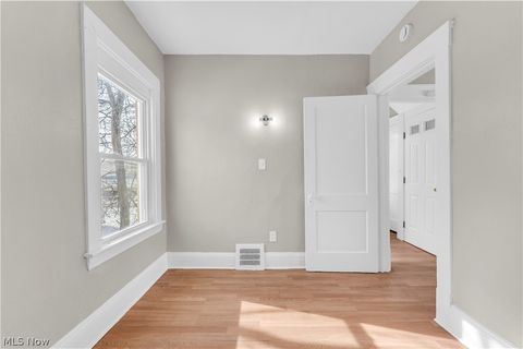 Tiny photo for 3992 E 26th Street #2/UP, Newburgh Heights, OH 44105 (MLS # 5187709)