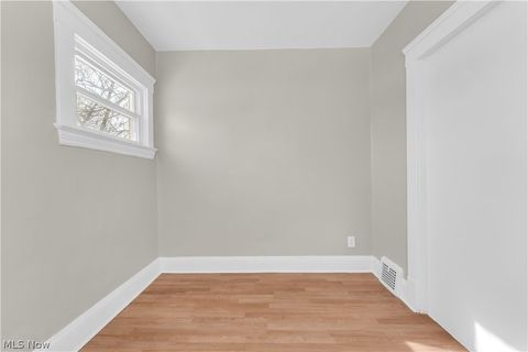 Tiny photo for 3992 E 26th Street #2/UP, Newburgh Heights, OH 44105 (MLS # 5187709)