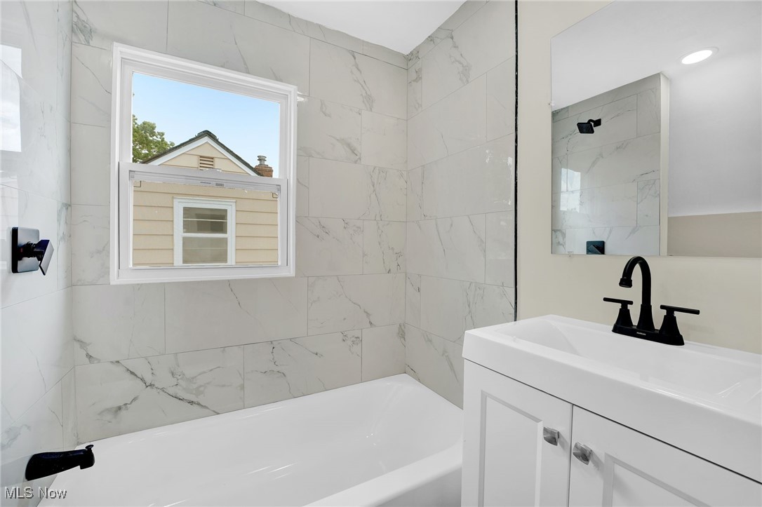 2707 Grovewood Avenue, Parma, Ohio image 17