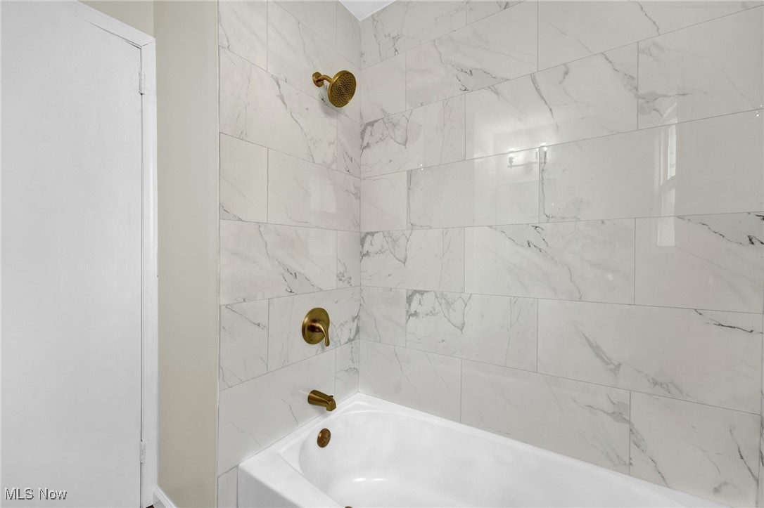 2707 Grovewood Avenue, Parma, Ohio image 23