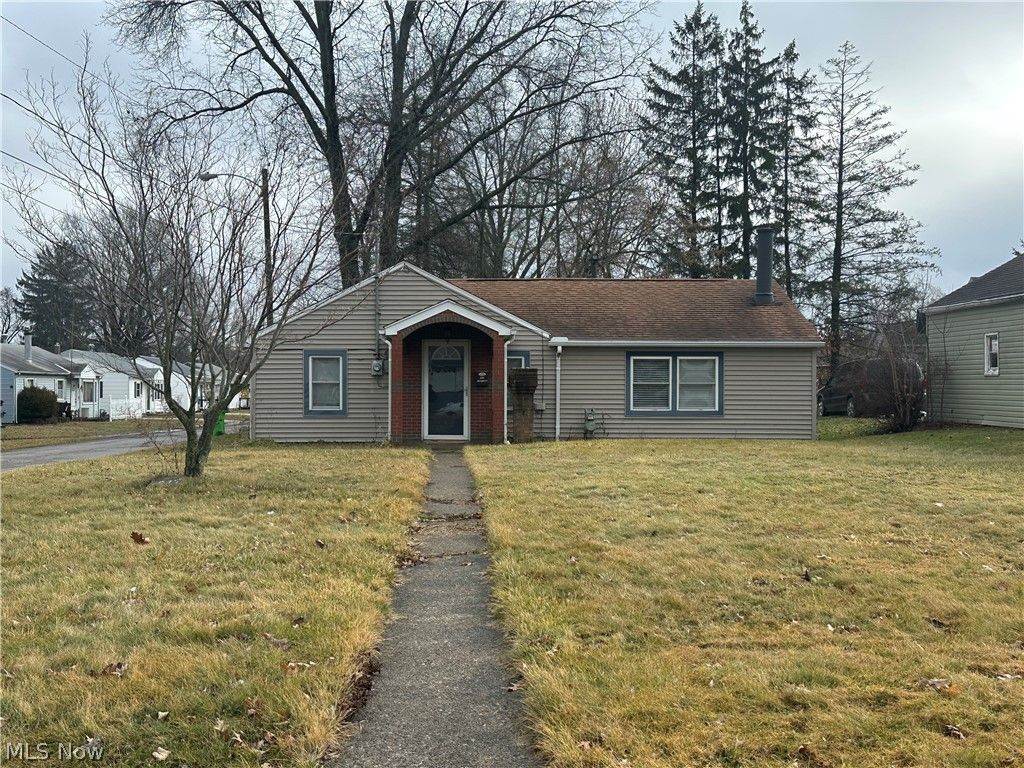 Photo of 717 Garfield Avenue, Alliance, OH 44601 (MLS # 5191241)
