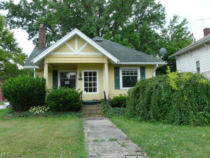 Large 2 Bedroom, 1Full Bath Bungalow with detached 1 car garage.   Great Value!  Owner Occupant bidding period through 8/11/14. Not open to investors until 8/14/14.  Case # 412-562713. HUD Owned Property - sold AS-IS, ask your agent how to submit offer. Great Value! Buyer is responsible for due diligence + inquiry of all property information/condition. Buyer is responsible for cost/completion of any/all inspections and is to assume any/all violations.