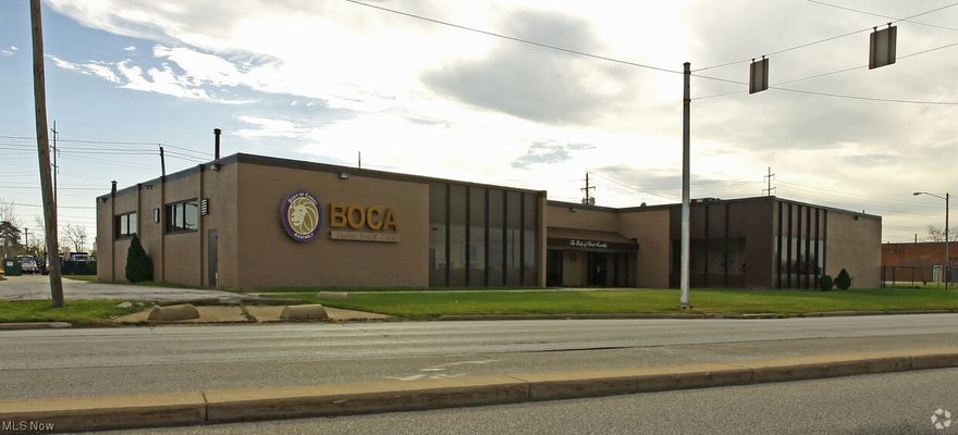 Fantastic Location. Main Street Visibility. Near Highway, Restaurants, Casino and many other attractions. Building comes with many amenities such as; furnishings (negotiables) Ready to build out and can be used for many other uses.  Owner financing availlable. 
 Come get a tour today!!!