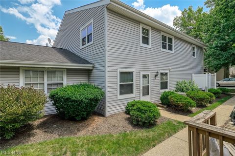 Condo For Sale - 2455 Island Drive #B<br/> Summit County, Uniontown, OH 44685