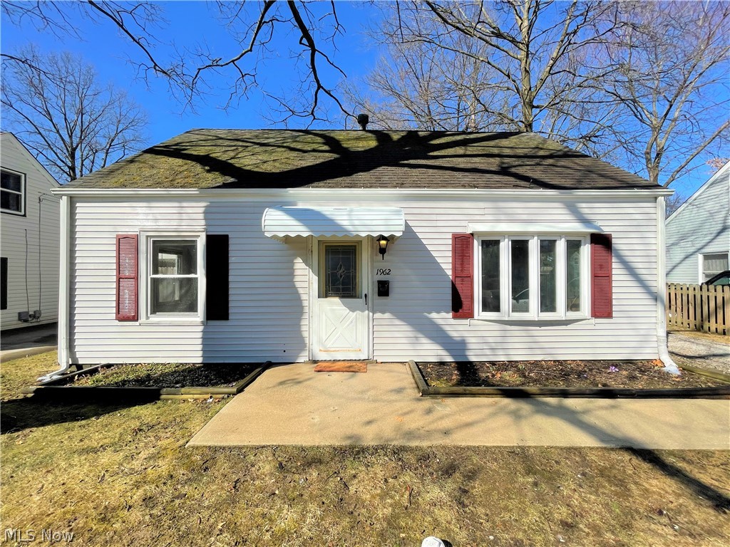 Welcome to 1962 Tudor Street, a lovely 3-bedroom, 1-bathroom Cape Cod home in Cuyahoga Falls! This home has numerous updates throughout, including new luxury vinyl plank flooring in the kitchen and freshly painted walls. The eat-in kitchen has a large pantry and access to the backyard. Two bedrooms and the bathroom are located on the main level. Head upstairs to find a large third bedroom with hardwood floors and lots of storage space! The backyard is enclosed by a privacy fence and also has a convenient storage shed. This home is conveniently located close to Route 8 and Front Street, a popular downtown area with numerous unique shops and restaurants. Schedule your private showing today!
Seller will be giving $1500 credit to buyer to replace the bath tub/shower.