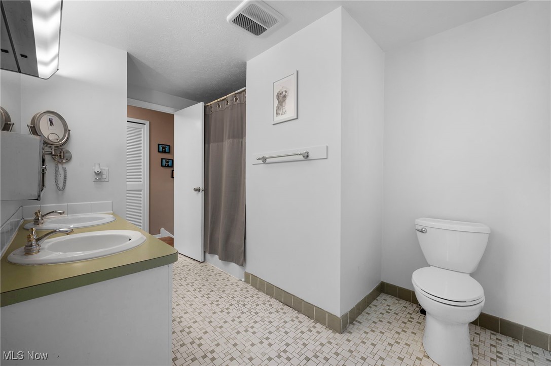 24677 Randall Drive, North Olmsted, Ohio image 23