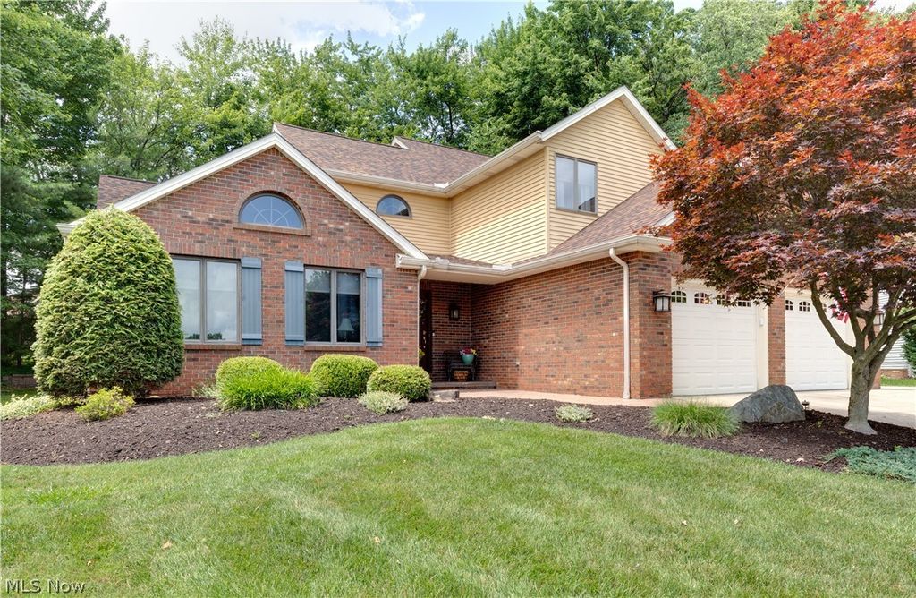 Photo of 6974 N Renwood Road, Independence, OH 44131 (MLS # 5224377)