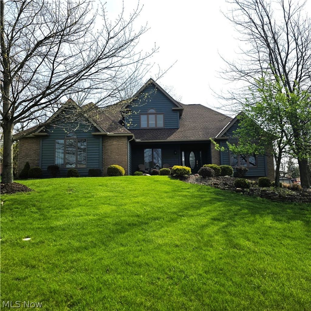 Photo of 8420 Hunting Drive, North Royalton, OH 44133 (MLS # 5201692)
