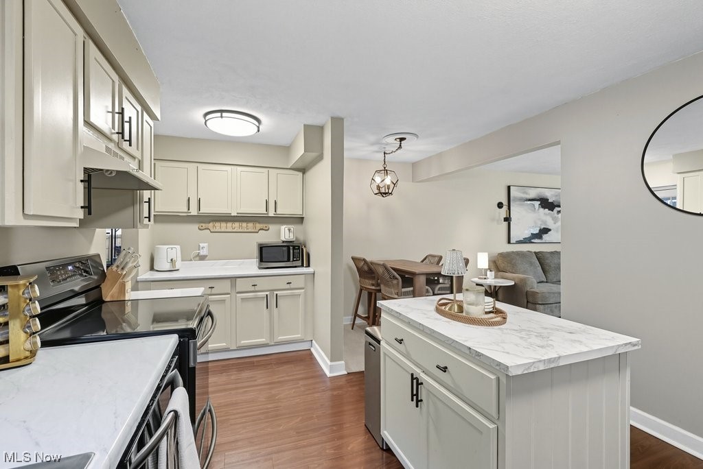 Cuyahoga Falls, Ohio 44221, United States, 4 Bedrooms Bedrooms, ,1 BathroomBathrooms,Residential,Active,221700