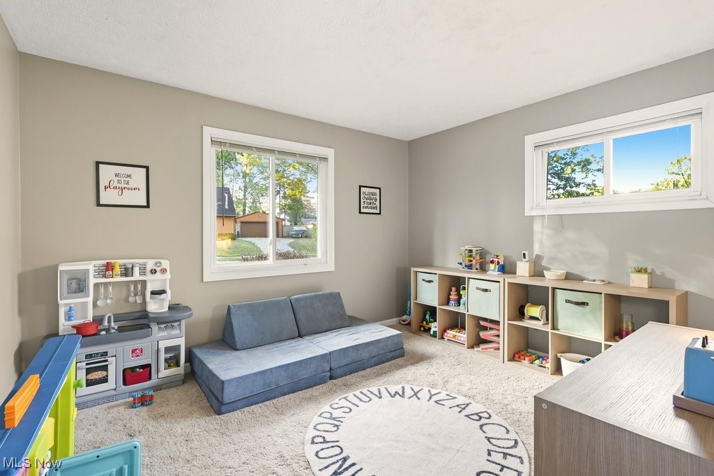 Cuyahoga Falls, Ohio 44221, United States, 4 Bedrooms Bedrooms, ,1 BathroomBathrooms,Residential,Active,221700