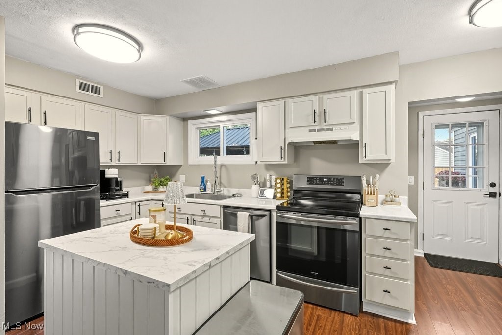 Cuyahoga Falls, Ohio 44221, United States, 4 Bedrooms Bedrooms, ,1 BathroomBathrooms,Residential,Active,221700