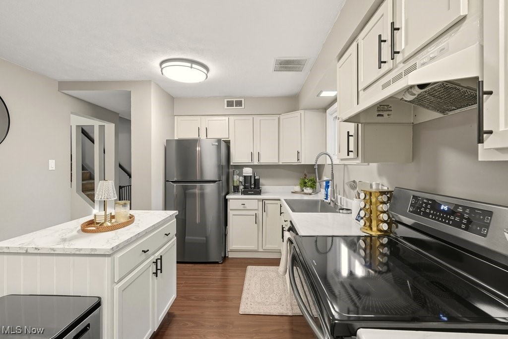 Cuyahoga Falls, Ohio 44221, United States, 4 Bedrooms Bedrooms, ,1 BathroomBathrooms,Residential,Active,221700