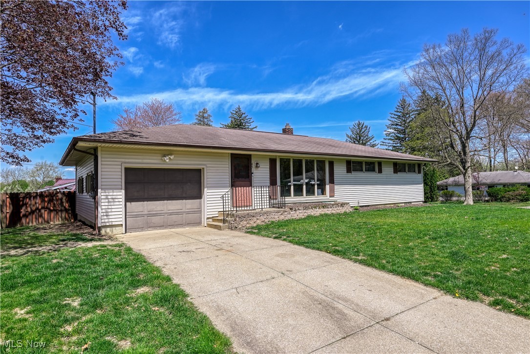 65 E Bellisle Drive, Akron, Ohio image 2
