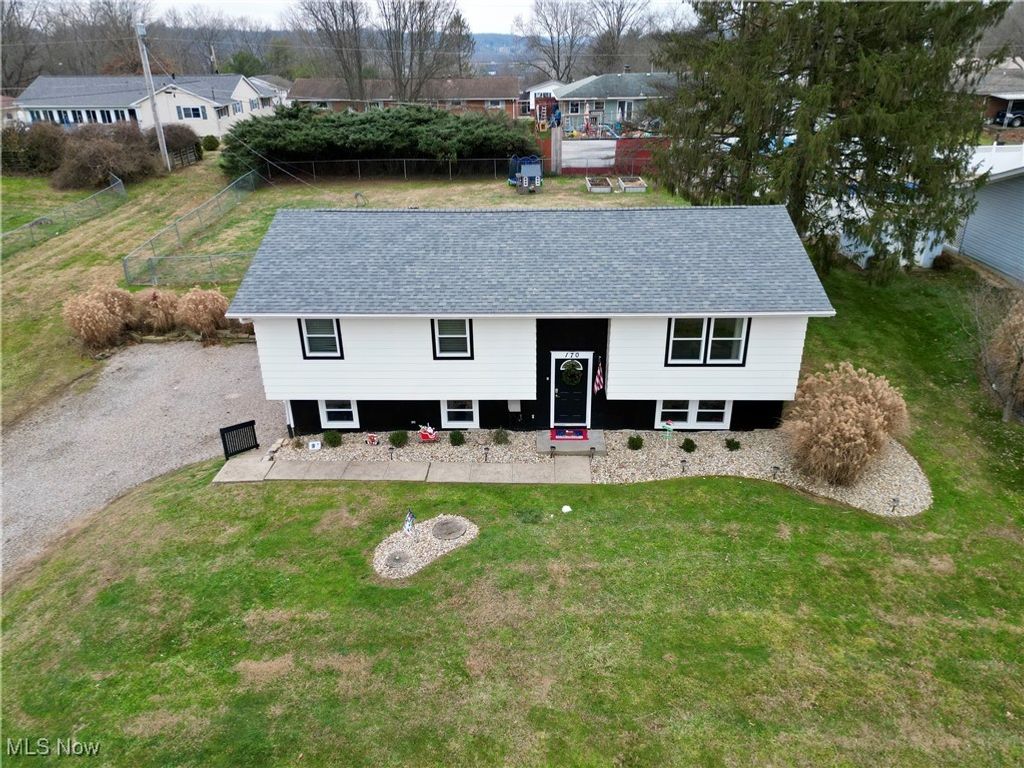 Photo of 170 Treehouse Lane, Zanesville, OH 43701 (MLS # 5177200)