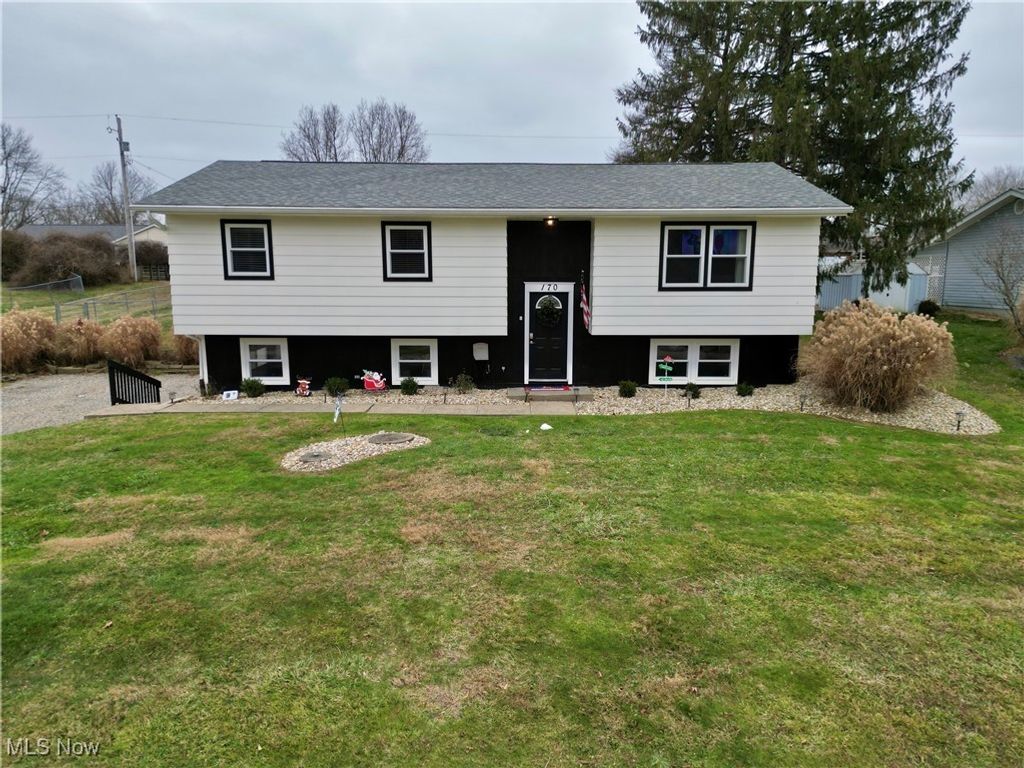 Photo of 170 Treehouse Lane, Zanesville, OH 43701 (MLS # 5177200)