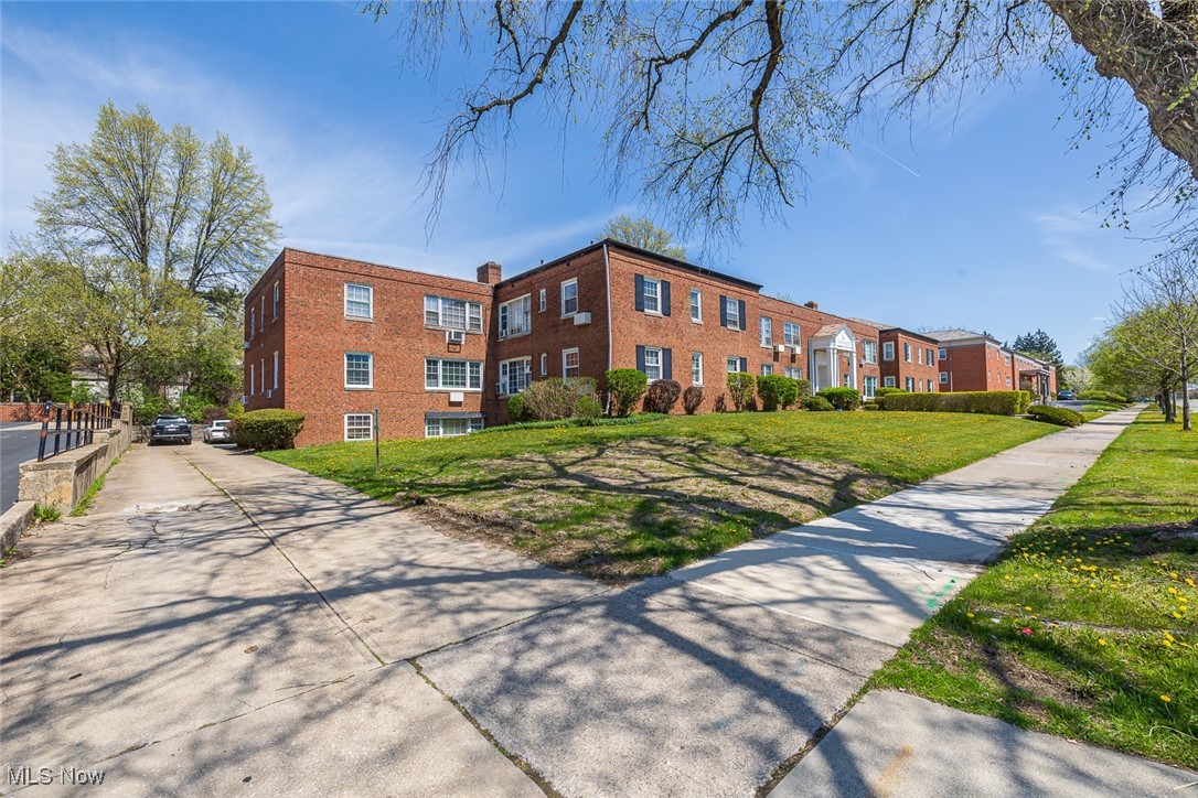 17007 Van Aken Boulevard 2