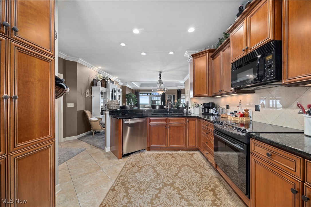2892 Whispering Shores Drive, Vermilion, Ohio image 8