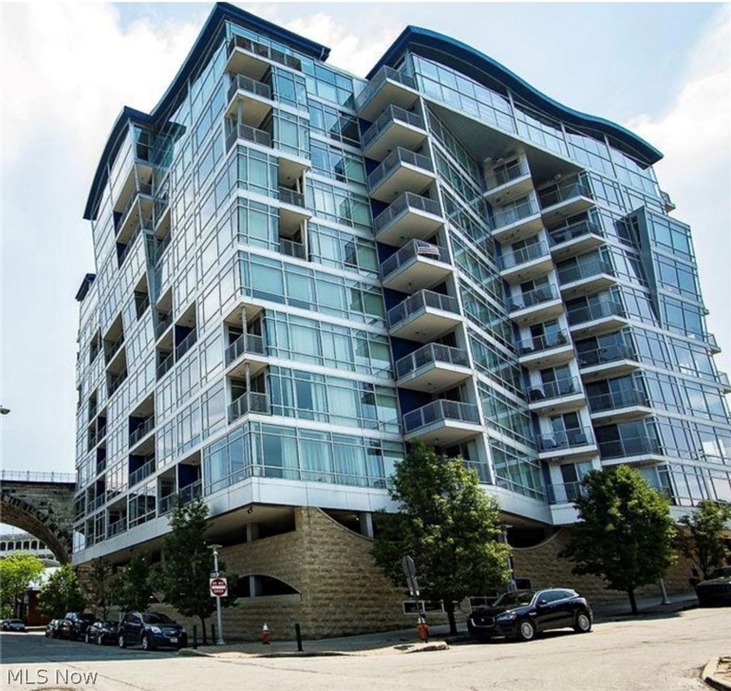 Photo of 1237 Washington Avenue #811, Cleveland, OH 44113 (MLS # 5205726)