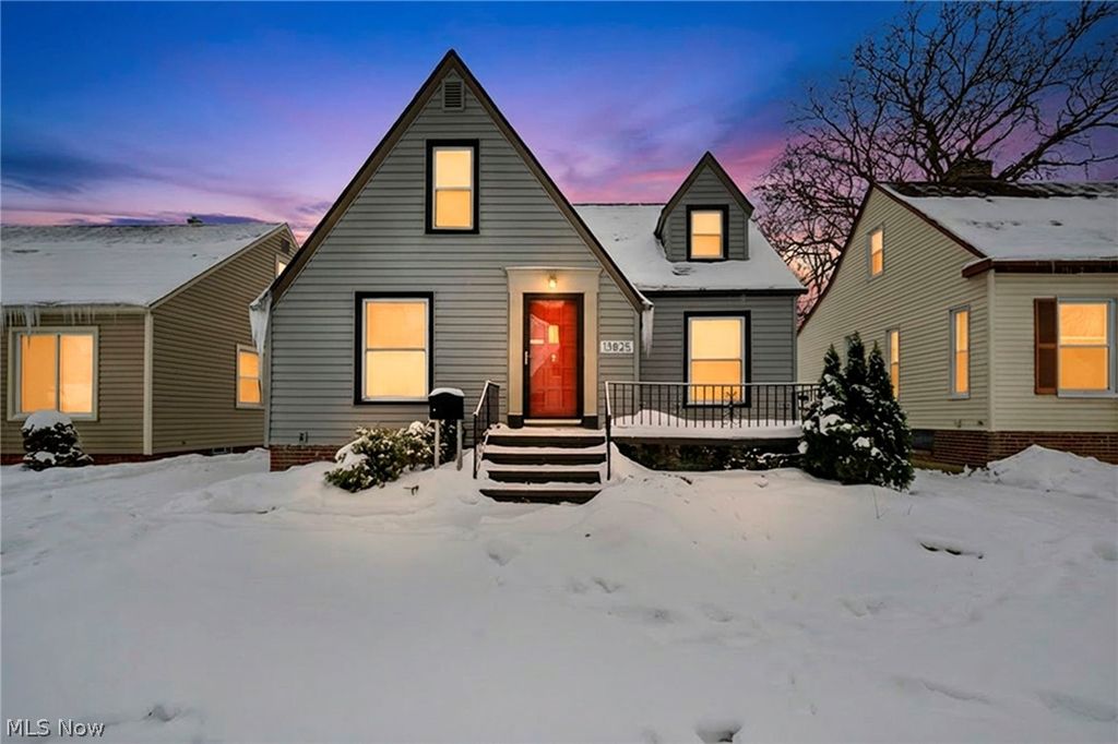 Photo of 13825 Courtland Avenue, Cleveland, OH 44111 (MLS # 5185863)