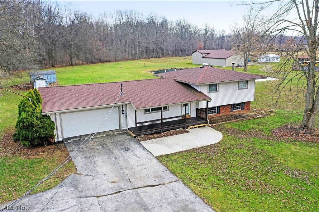 Photo of 6883 Palmyra Road SW, Warren, OH 44481 (MLS # 5192464)