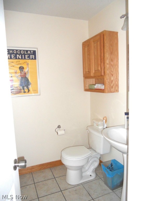 Main image without alt text