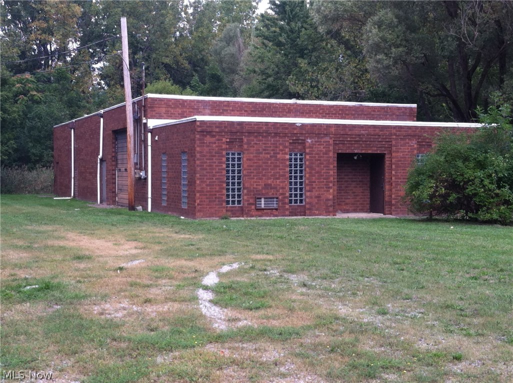 Solid Brick Light Manufacturing Building 4372 sg. ft. Great Machine Shop or Storage Building, Contractor Equipment, R.V.s Boats Antique Cars. MultipleOffice Space. 3 Baths.