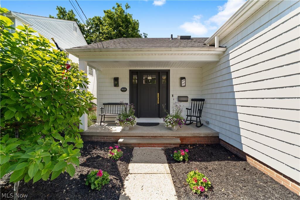 Photo of 19125 E Shoreland Avenue, Rocky River, OH 44116 (MLS # 5219387)