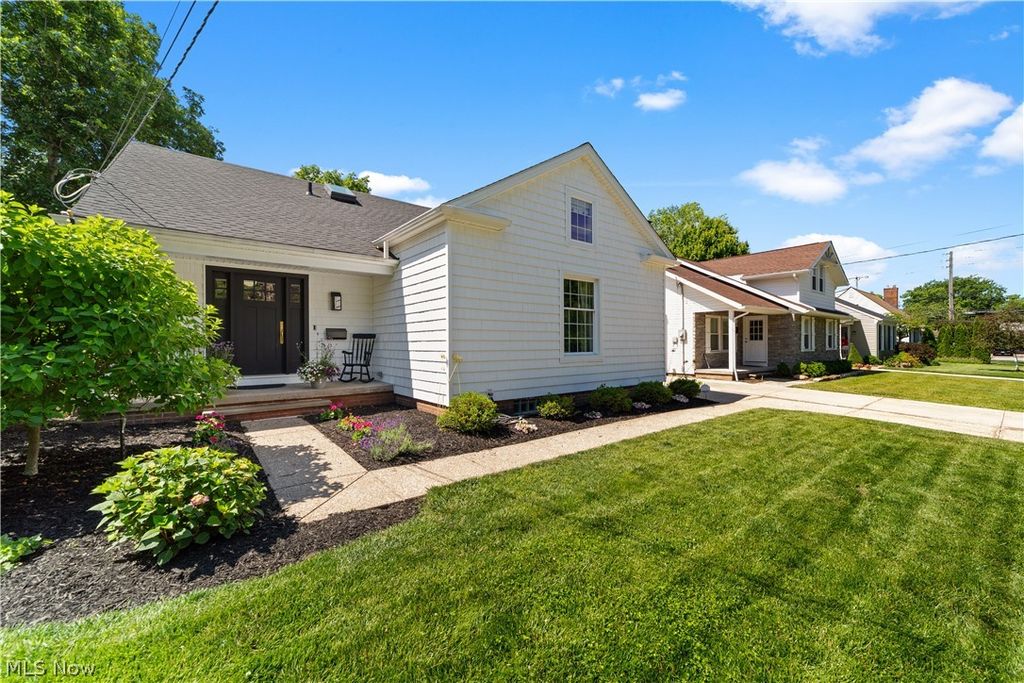 Photo of 19125 E Shoreland Avenue, Rocky River, OH 44116 (MLS # 5219387)