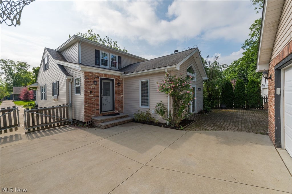 Photo of 450 Lake Forest Drive, Bay Village, OH 44140 (MLS # 5217737)