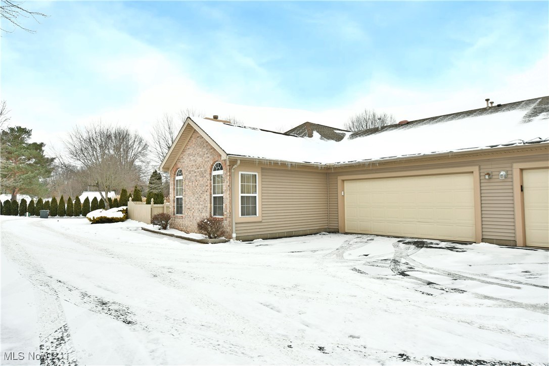 201 Willow Brook Drive, Warren, Ohio image 3