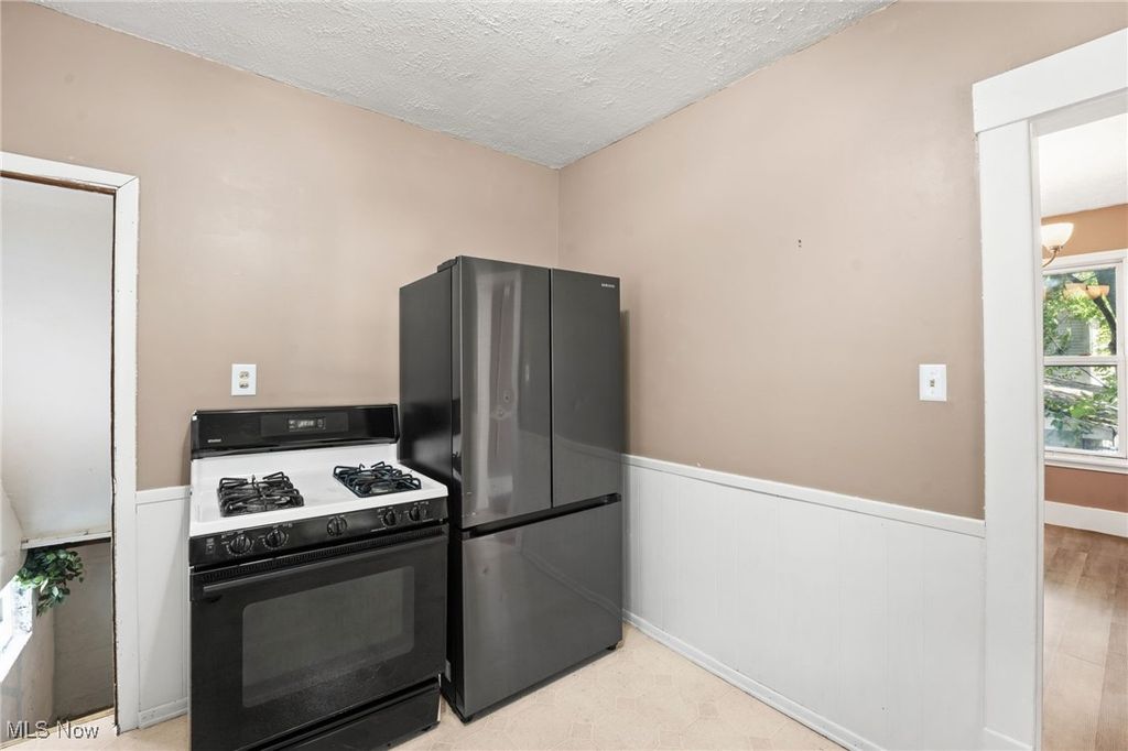 Photo of 120 Grant Avenue, Cuyahoga Falls, OH 44221 (MLS # 5164048)