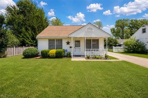 Homes For Sale - 1613 Lakeview Avenue<br/> Lorain, OH 44053