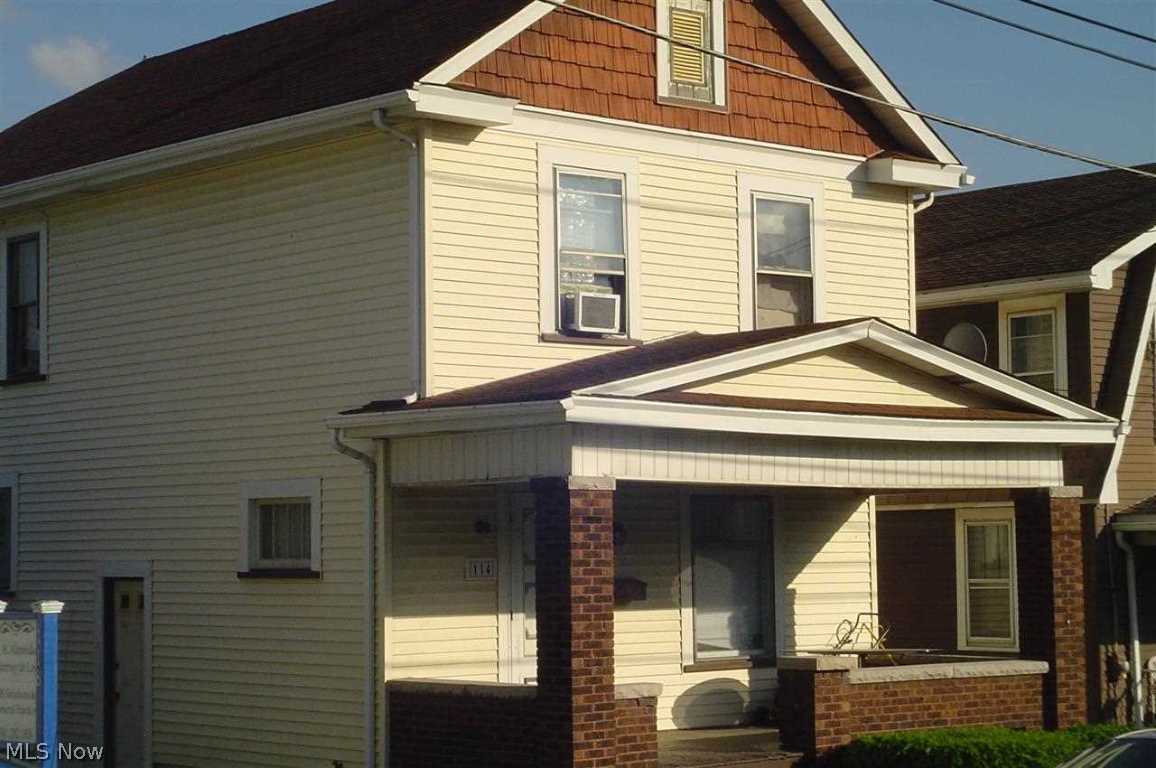 2 story 3 bedroom home only 2 houses off sunset blvd.. Dinning room and kitchen combinaiton. New deck on back. Vinyl siding. Motivaed seller.