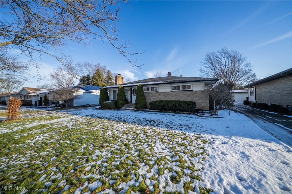 Photo of 6691 Crenshaw Drive, Parma Heights, OH 44130 (MLS # 5178116)