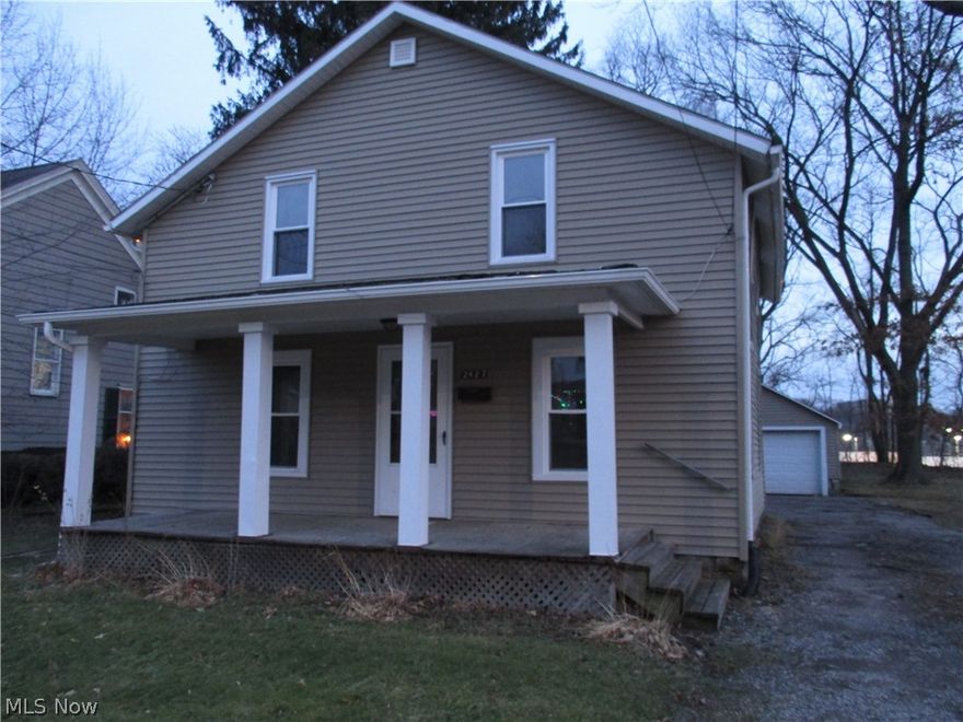 Large kitchen, 1st floor laundry... Big 2.5 car garage... Close to Downtown and Natatorium..
One pet allowed for an additional  $25. per month plus additional security deposit.