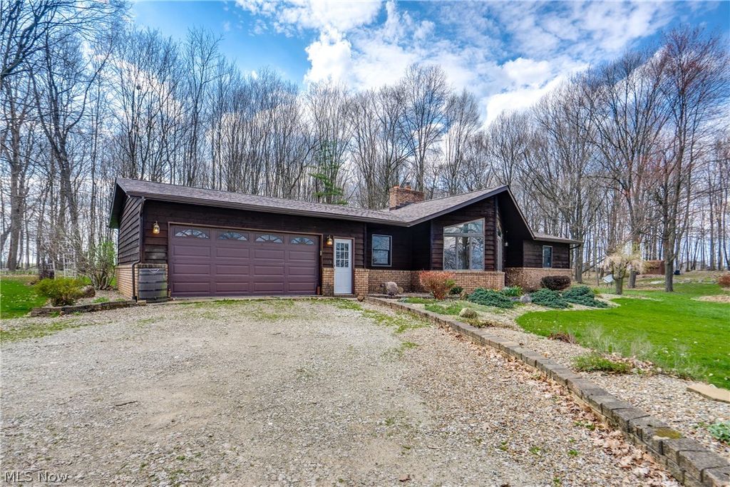 Photo of 3001 Ben Fulton Avenue NW, North Lawrence, OH 44666 (MLS # 5200497)