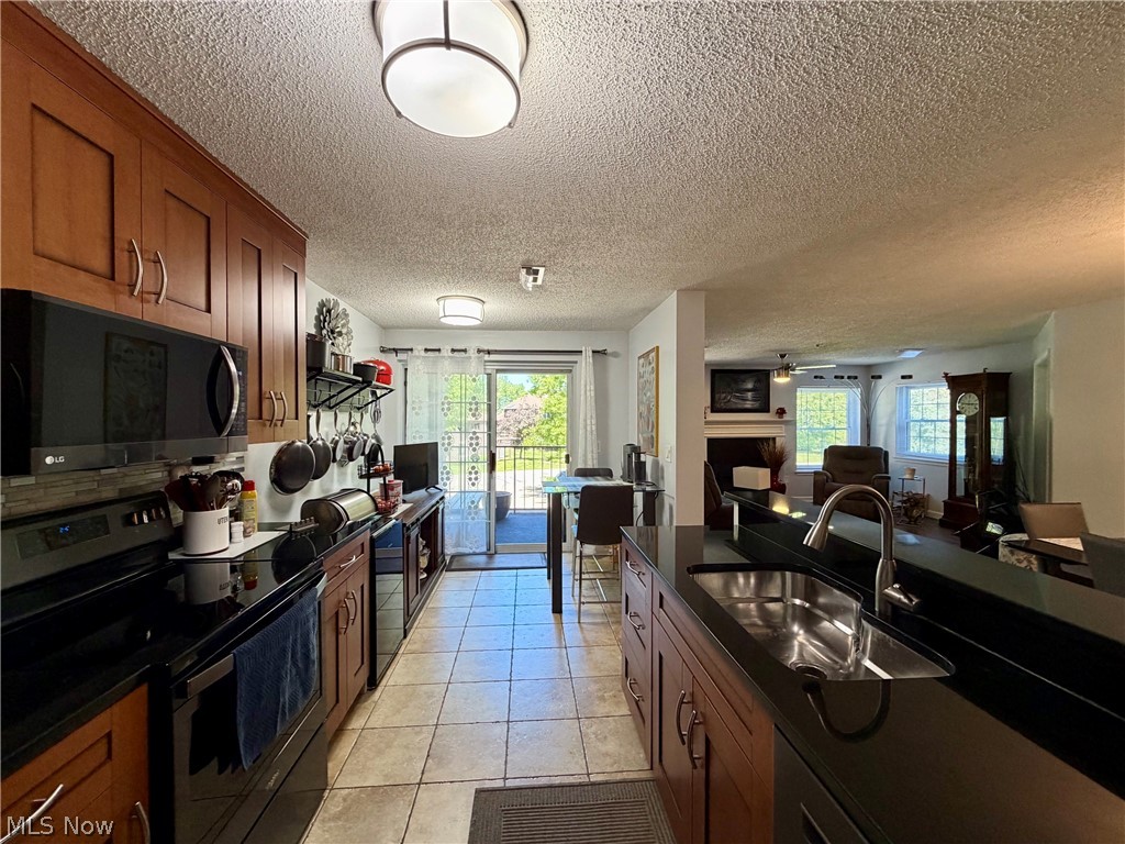 Fox Hollow at Woodhawk - Residential