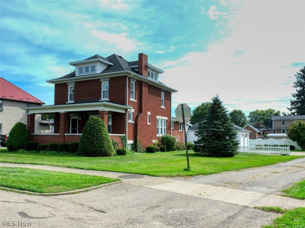 212 5th Street SW