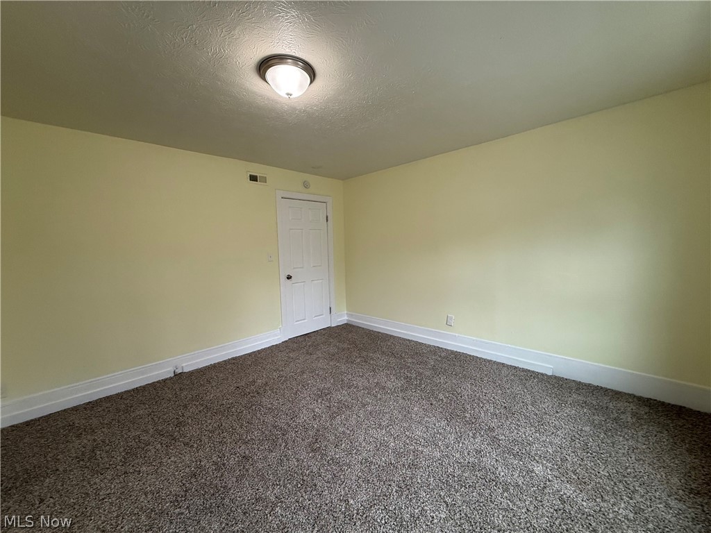 M & M Halles - Residential Income