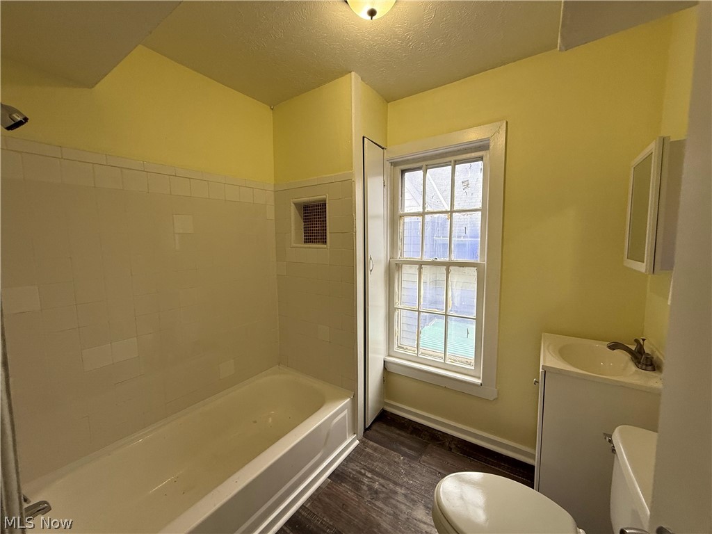 M & M Halles - Residential Income