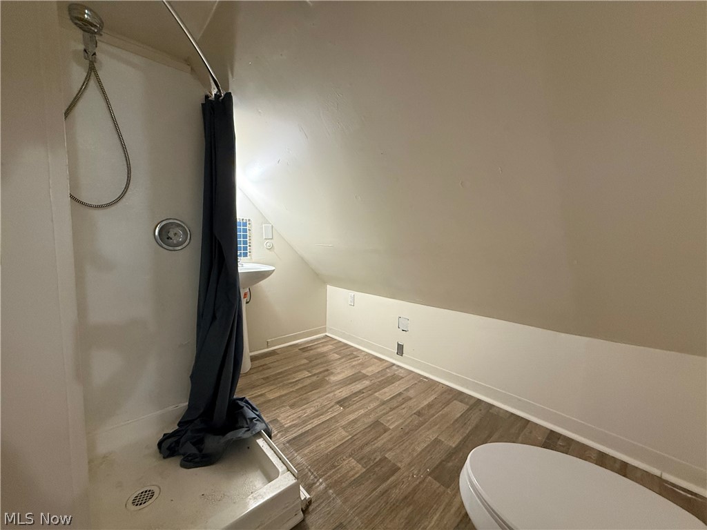 M & M Halles - Residential Income