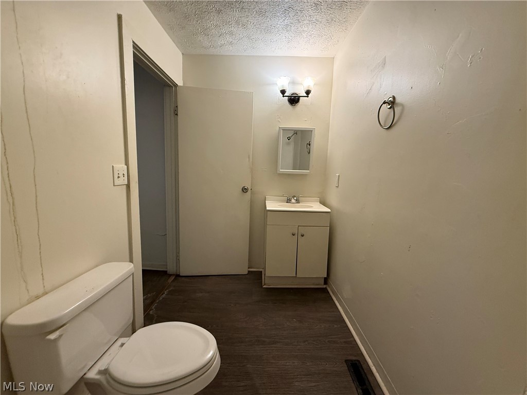 M & M Halles - Residential Income