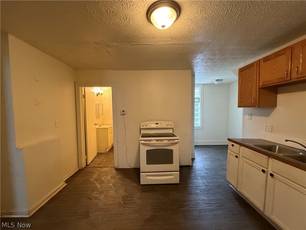 M & M Halles - Residential Income